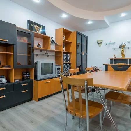 #very Spacious 2br 110 Near Old Town