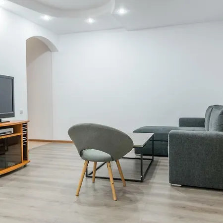 #very Spacious 2br 110 Near Old Town
