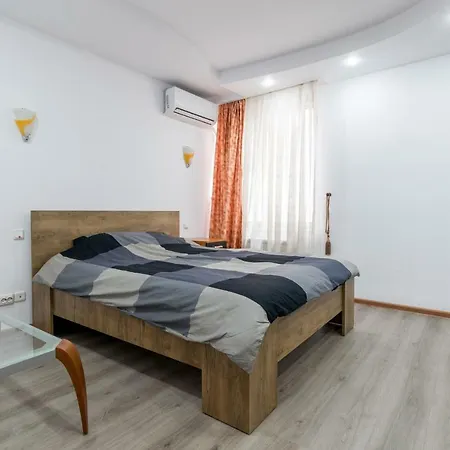 #very Spacious 2br 110 Near Old Town Bukareszt